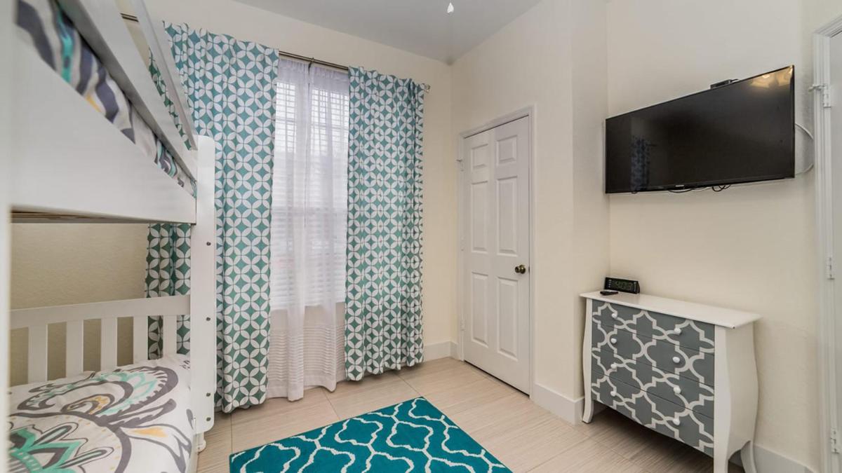 Popular attractions Area Nearby Property